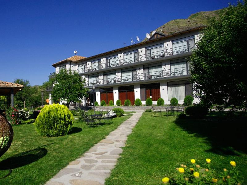 Vardzia Resort image