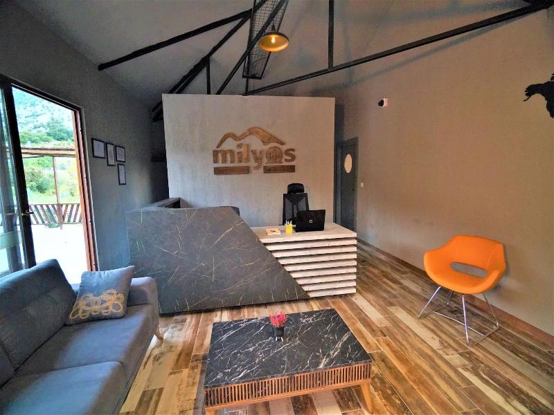 Milyos Hotel
