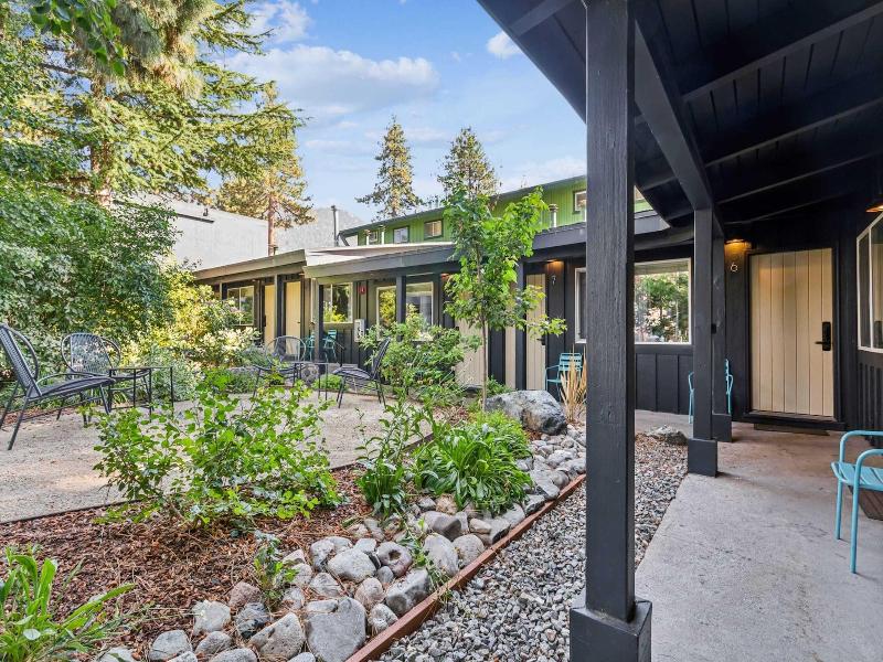 South Lake Chalet image