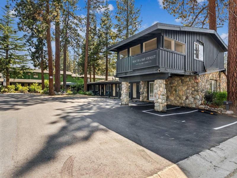 South Lake Chalet image