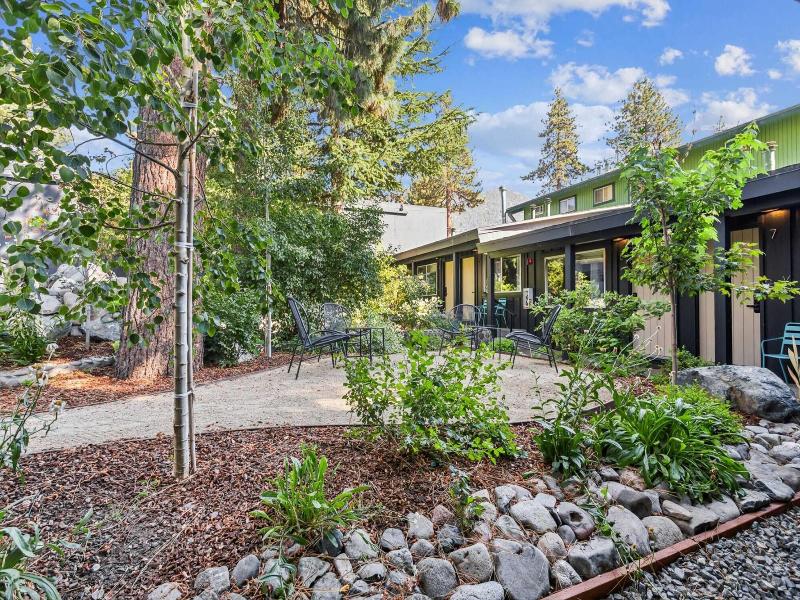 South Lake Chalet image