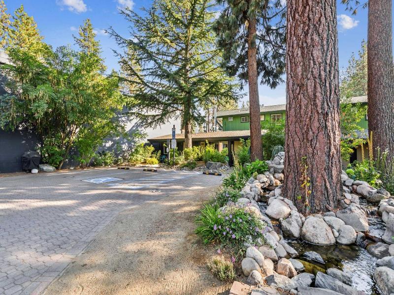 South Lake Chalet image