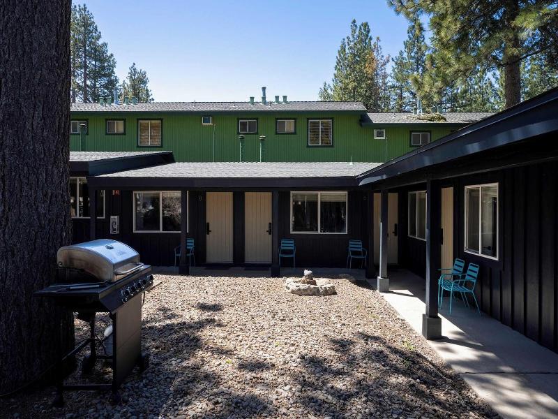 South Lake Chalet image