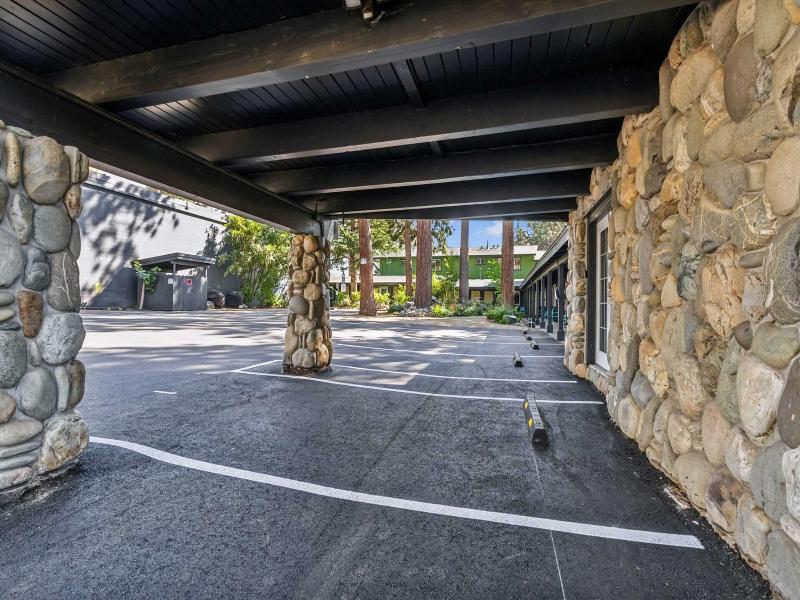 South Lake Chalet image