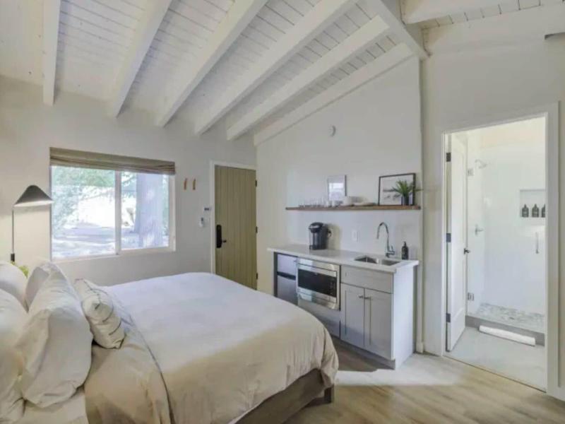 South Lake Chalet image