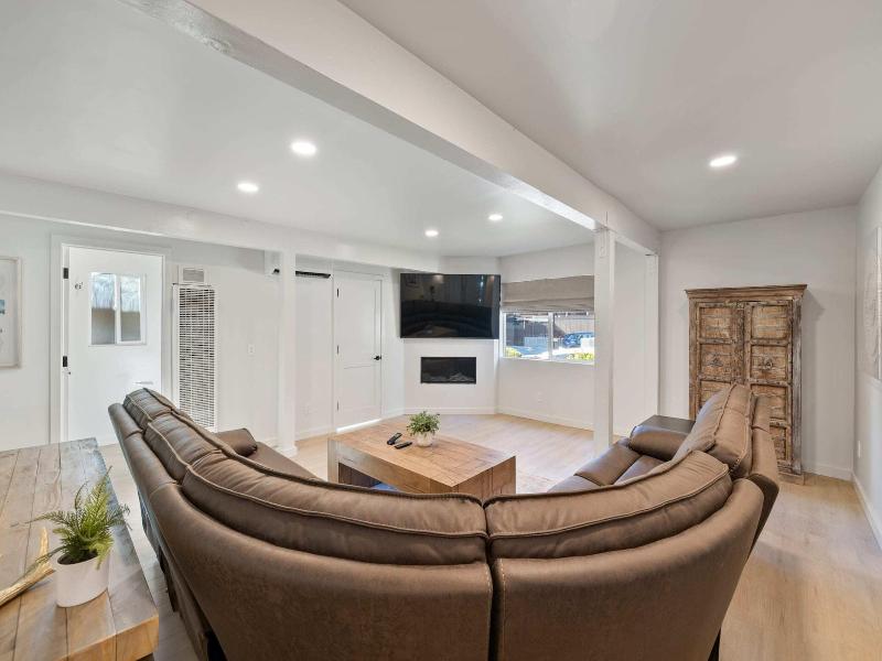 South Lake Chalet image