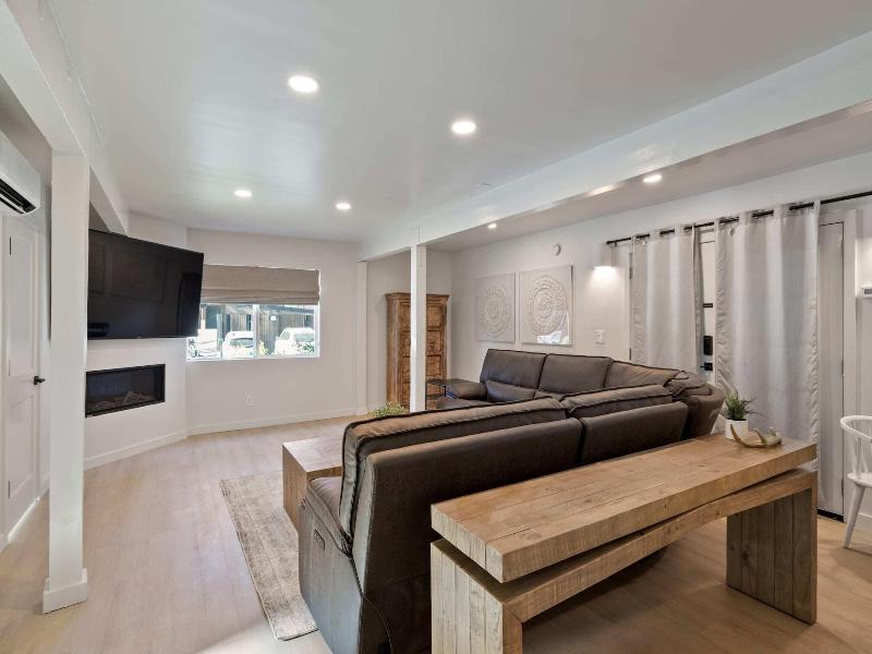 South Lake Chalet image