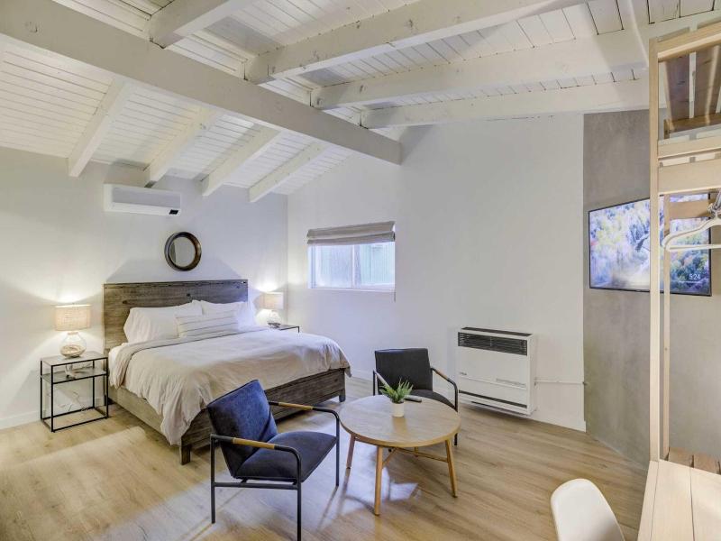 South Lake Chalet image