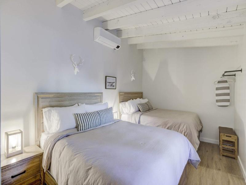 South Lake Chalet image
