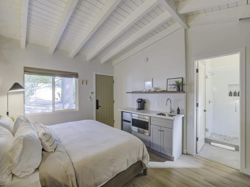 South Lake Chalet image