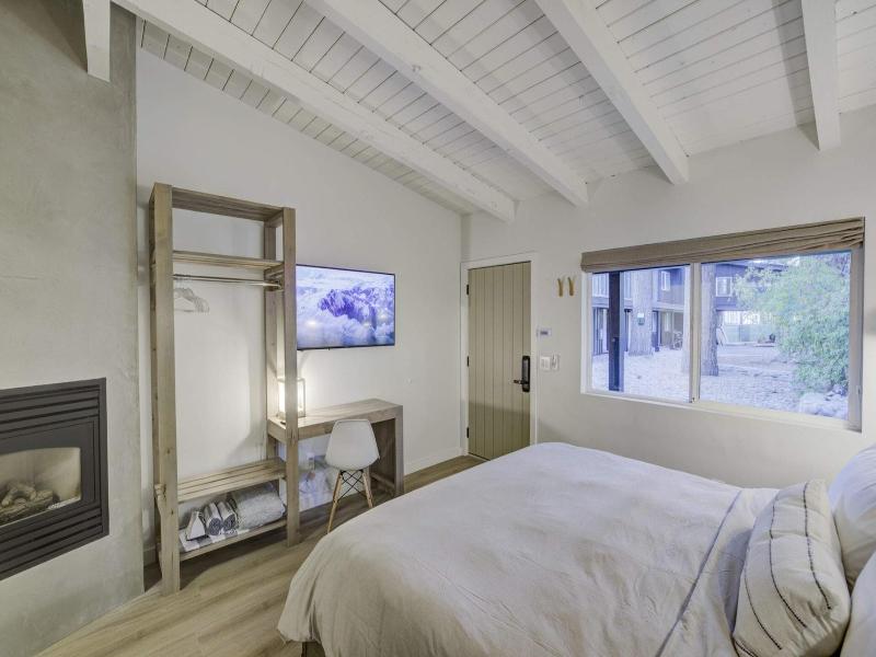 South Lake Chalet image