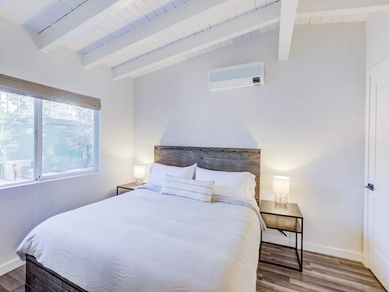 South Lake Chalet image