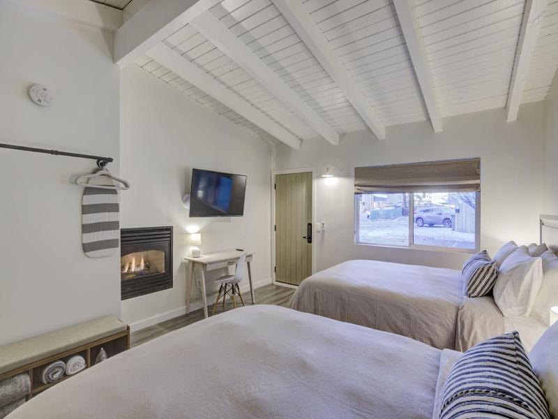 South Lake Chalet image
