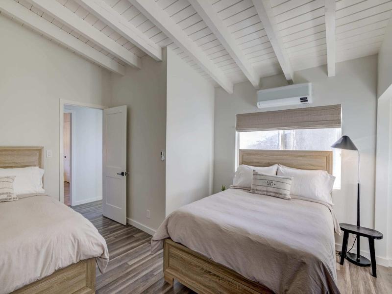 South Lake Chalet image
