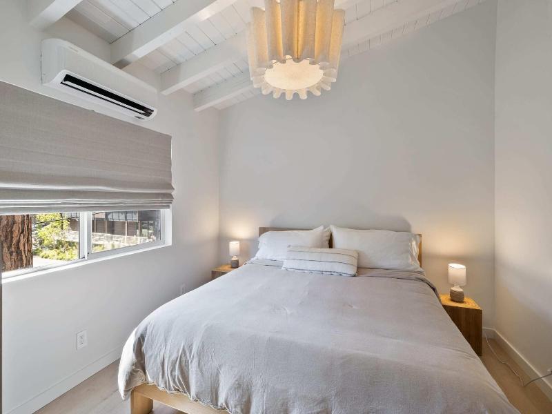 South Lake Chalet image