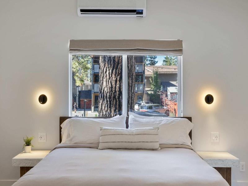 South Lake Chalet image