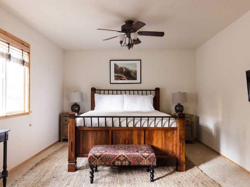 2 Cabins, Close To The Lake Hot Tub, Game Loft,  image