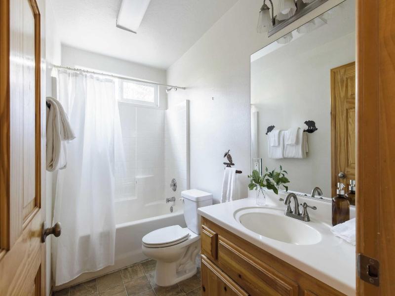 2 Cabins, Close To The Lake Hot Tub, Game Loft,  image