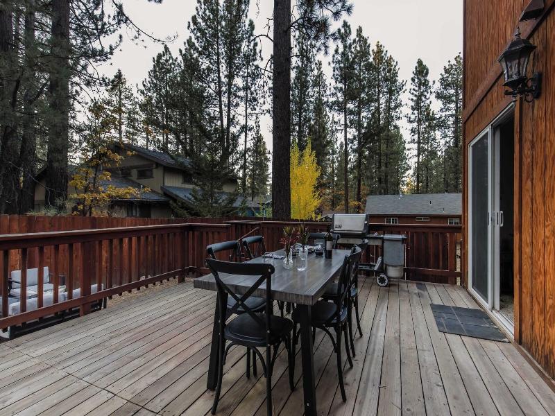 2 Cabins, Close To The Lake Hot Tub, Game Loft,  image