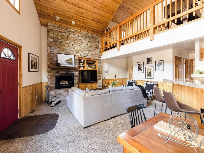 2 Cabins, Close To The Lake Hot Tub, Game Loft,  image
