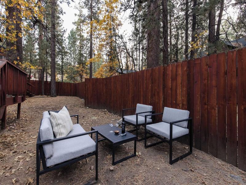 2 Cabins, Close To The Lake Hot Tub, Game Loft,  image
