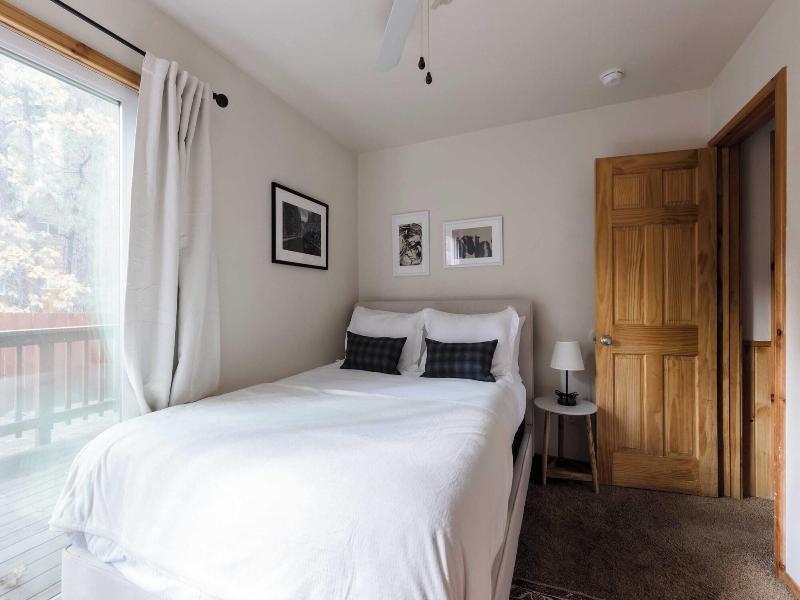 2 Cabins, Close To The Lake Hot Tub, Game Loft,  image