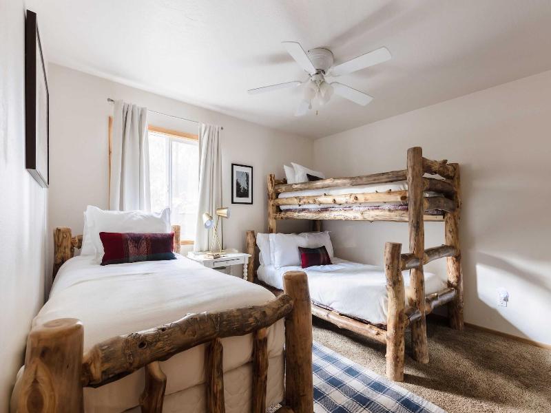 2 Cabins, Close To The Lake Hot Tub, Game Loft,  image