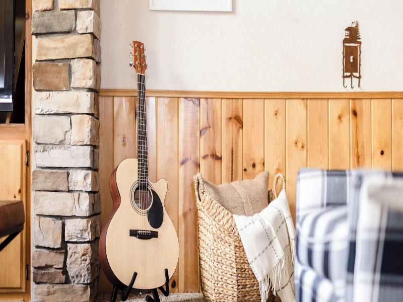 2 Cabins, Close To The Lake Hot Tub, Game Loft,  image