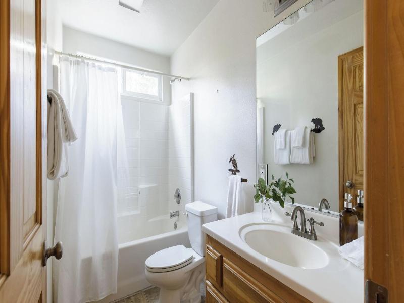 2 Cabins, Close To The Lake Hot Tub, Game Loft,  image