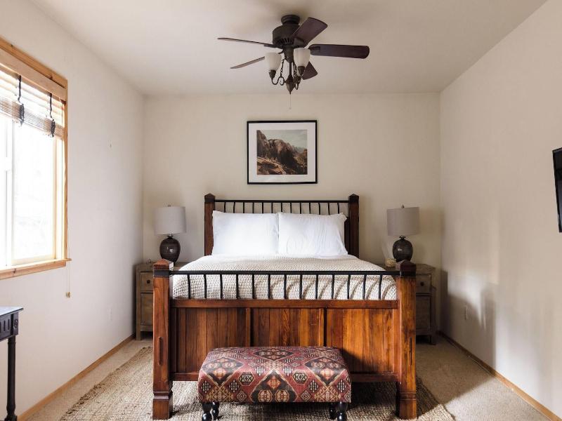 2 Cabins, Close To The Lake Hot Tub, Game Loft,  image