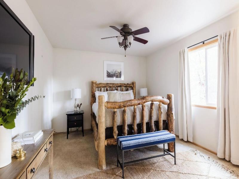 2 Cabins, Close To The Lake Hot Tub, Game Loft,  image