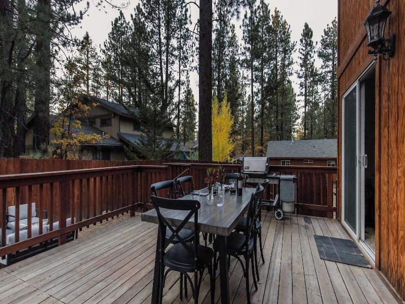 2 Cabins, Close To The Lake Hot Tub, Game Loft,  image