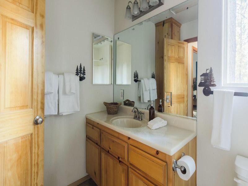 2 Cabins, Close To The Lake Hot Tub, Game Loft,  image