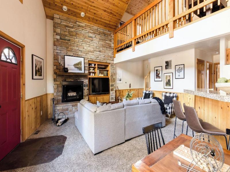 2 Cabins, Close To The Lake Hot Tub, Game Loft,  image