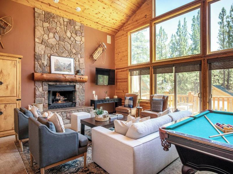 Bernard By Avantstay Luxurious Cabin In Big Bear image