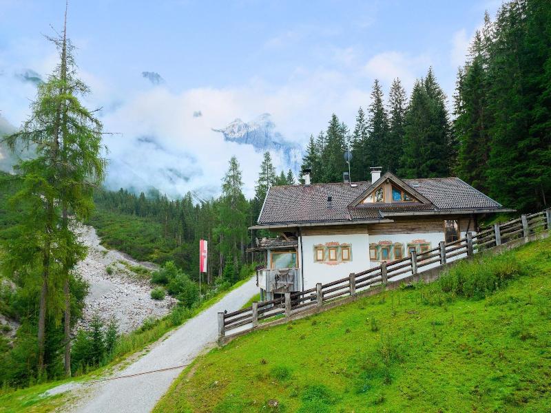 Quaint Alpine Hut In The Stubaital With Sauna image