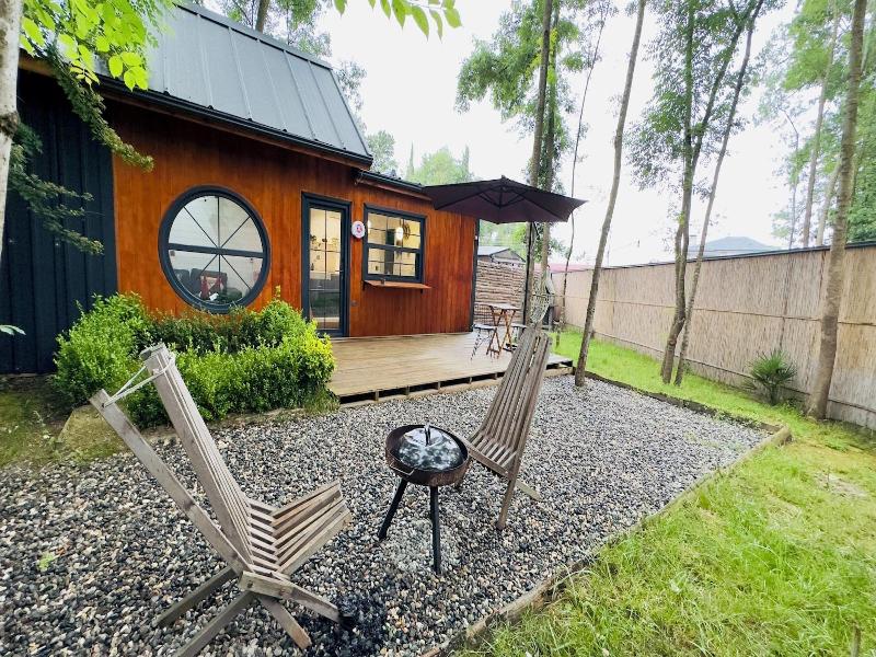 Pentalow Cabin image