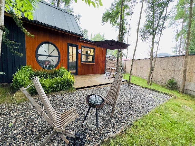 Pentalow Cabin image