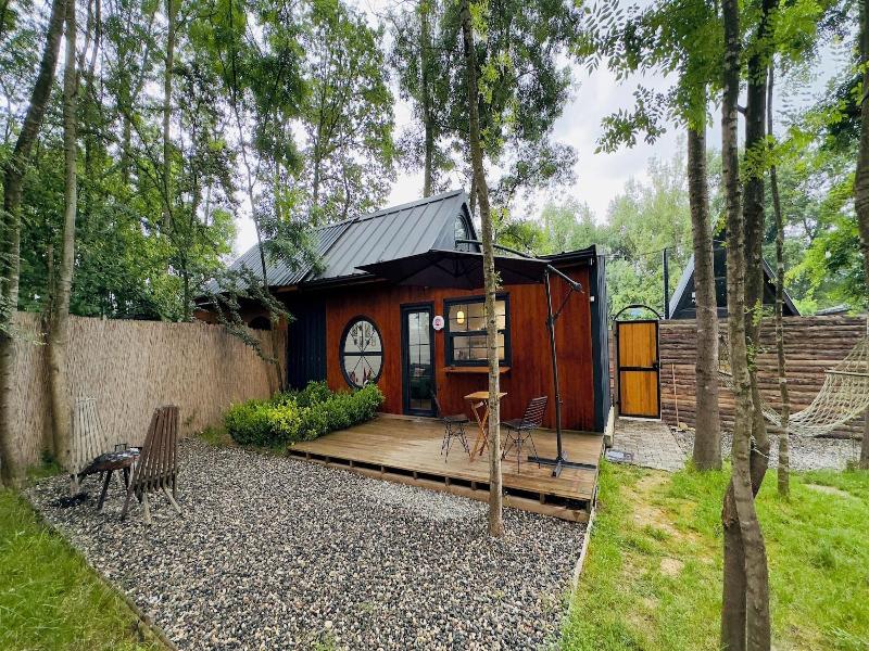 Pentalow Cabin image