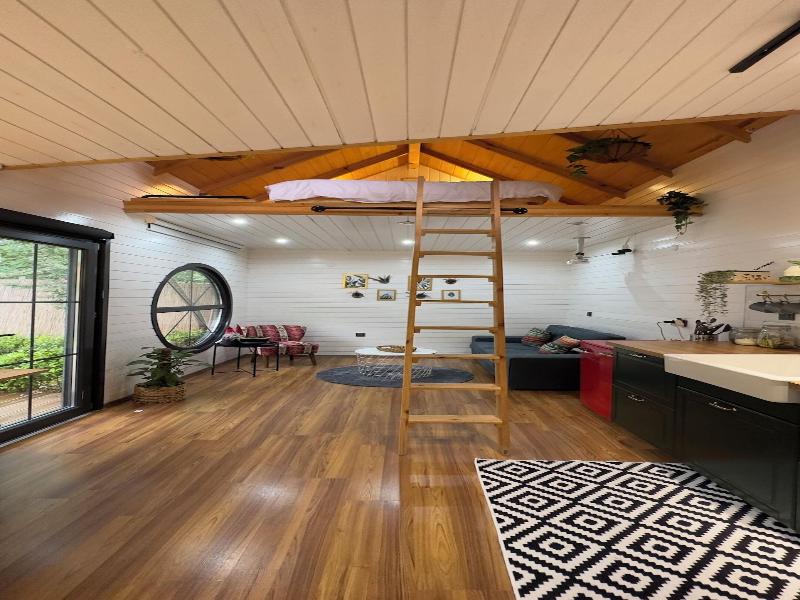 Pentalow Cabin image