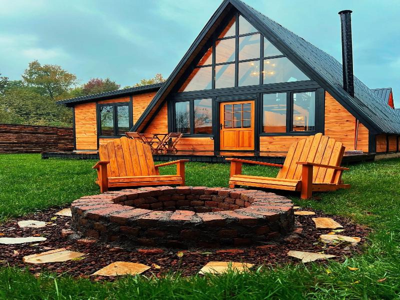 Pentalow Cabin image
