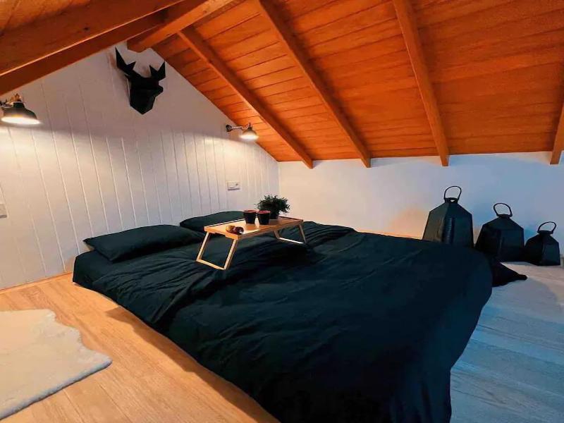 Pentalow Cabin image