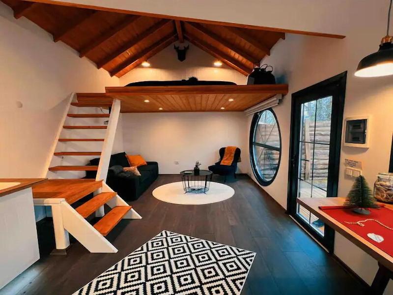 Pentalow Cabin image