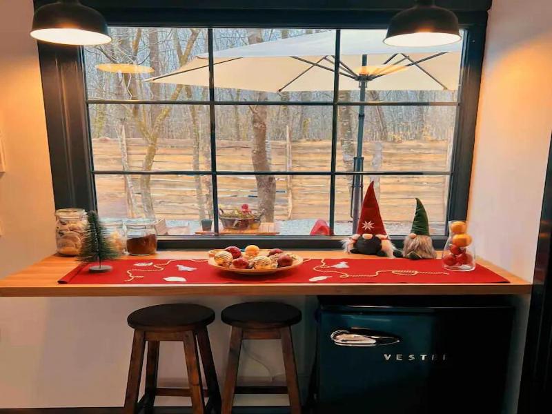 Pentalow Cabin image