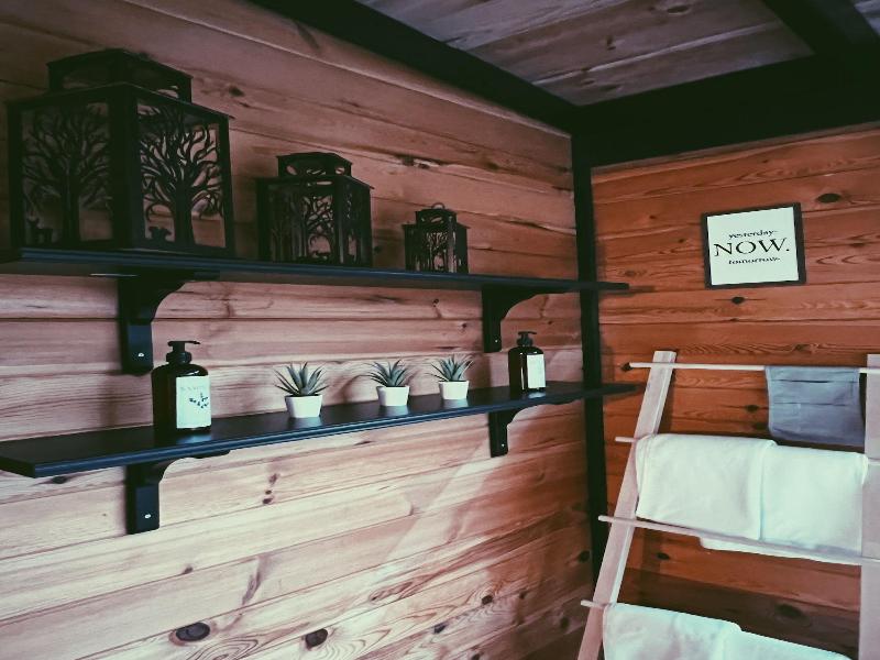 Pentalow Cabin image