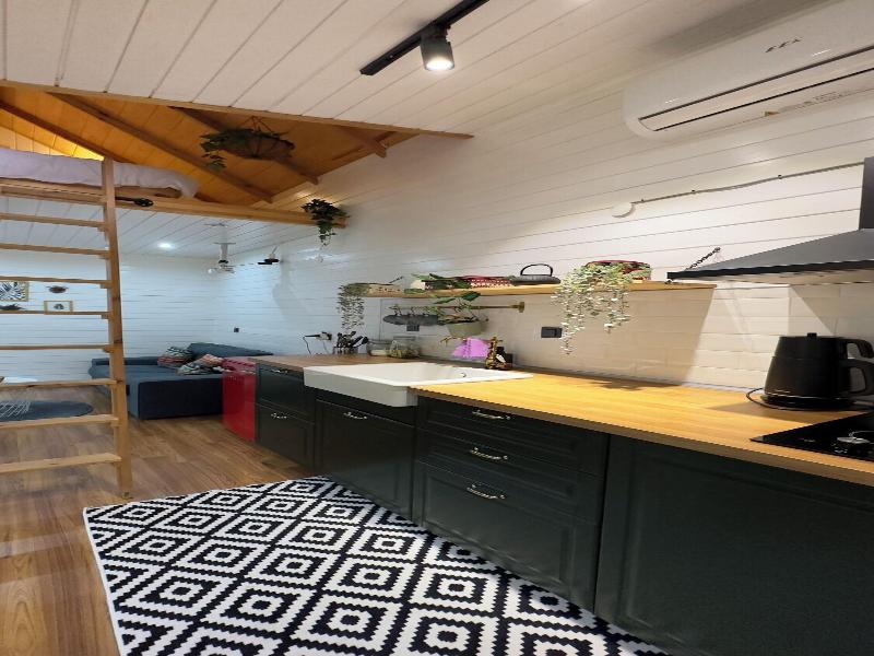 Pentalow Cabin image