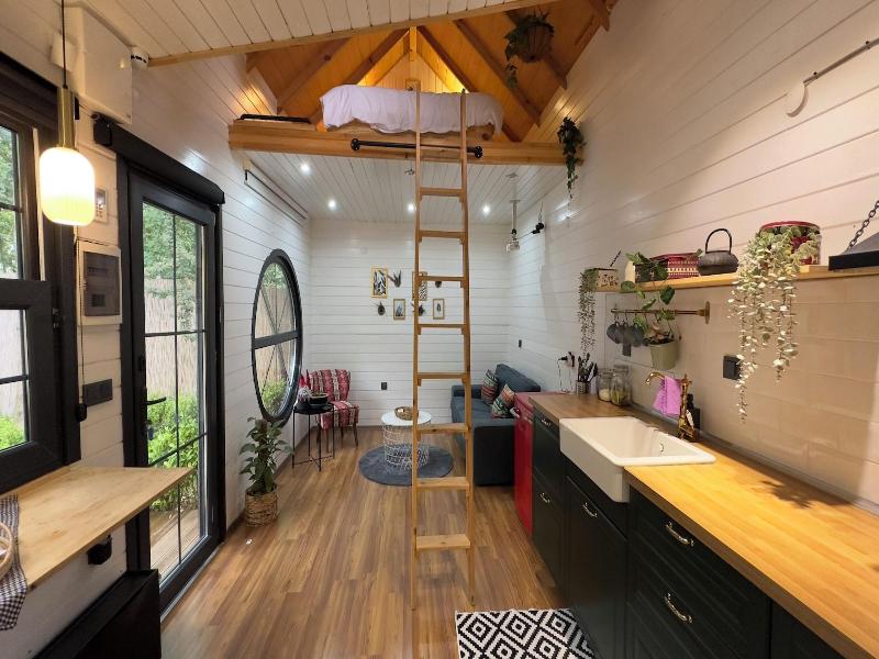Pentalow Cabin image