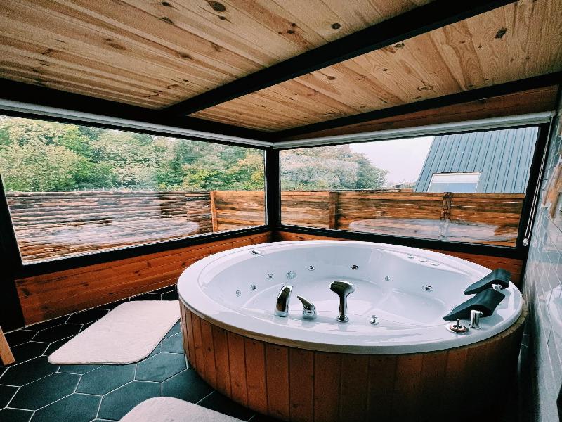 Pentalow Cabin image