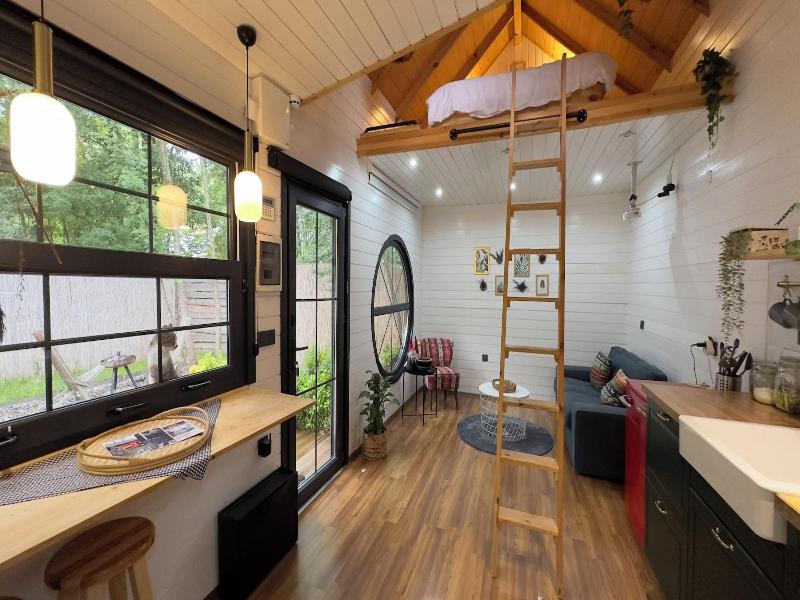Pentalow Cabin image