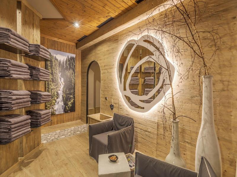 Boutique House Happyellow image